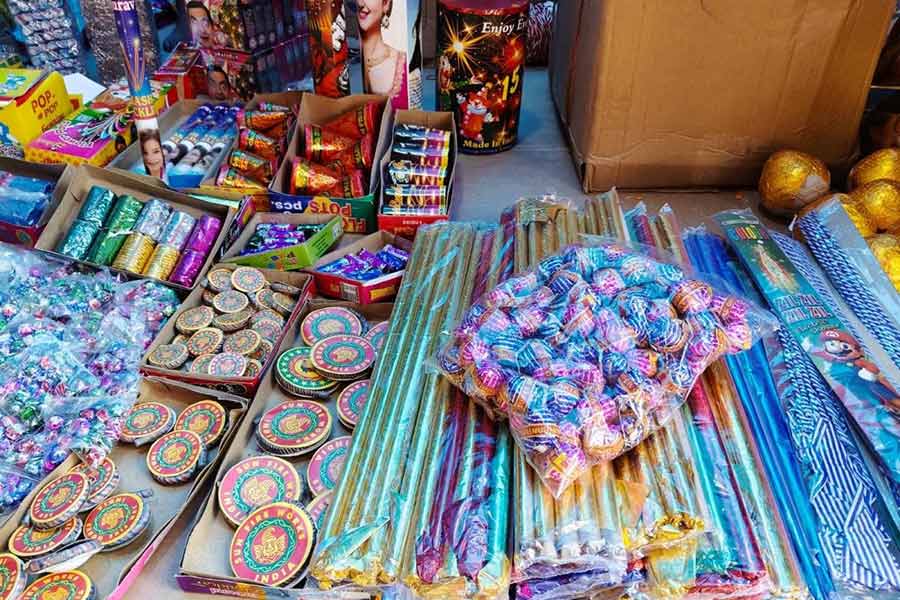 Despite prohibition order Illegal fire crackers are being sold in markets of Kolkata publicly