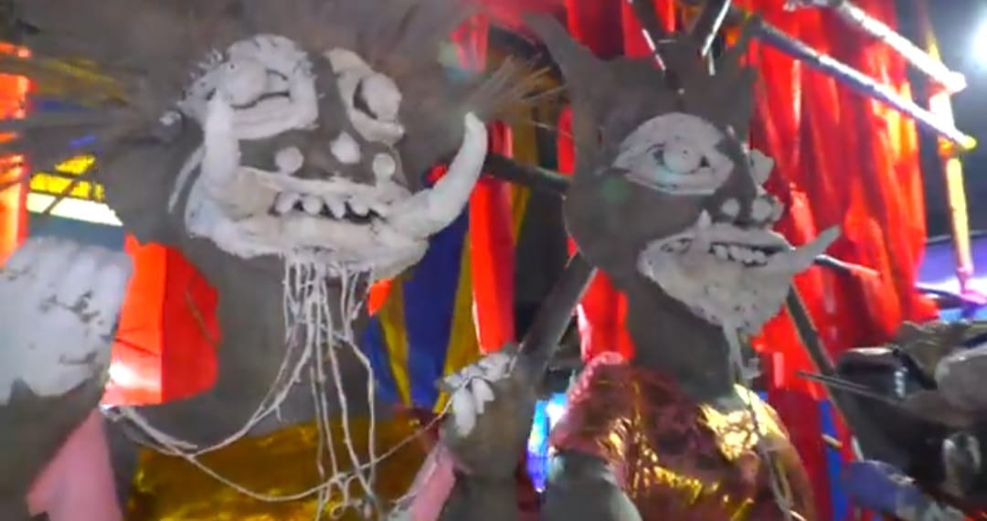 ভূতের মডেলের দাম এখানে ৩০০ টাকা জোড়া থেকে শুরু। এ ছাড়াও জোড়া ভূত পেয়ে যাবেন ২৫০০, ৩০০০ এবং ৫০০০ টাকায়।