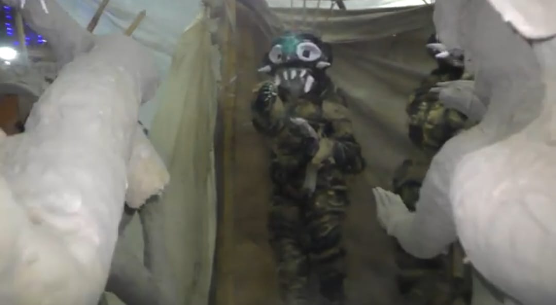 কাঠামোয় মাটি লেপটে সেই মুখে নানা ধরনের দাঁত, জিভ লাগিয়েই তৈরি হচ্ছে ভয়ানক ডাকিনী-যোগিনীর মূর্তি। 