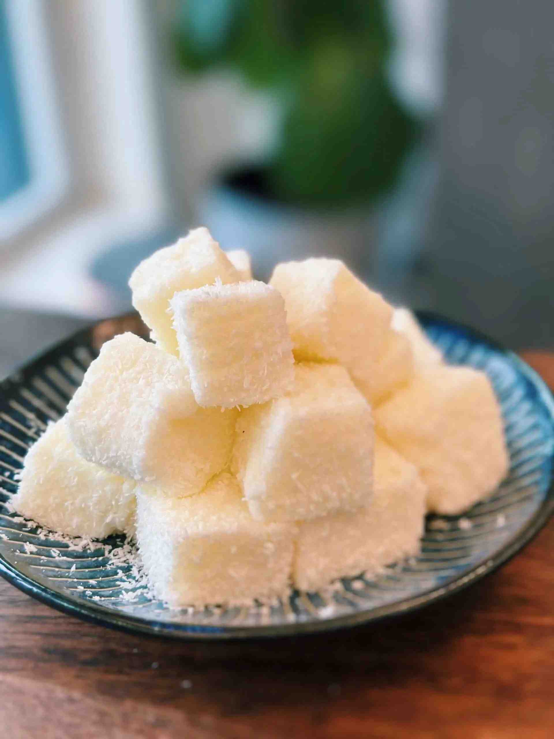 এ ছাড়া, মিষ্টি বা পায়েস খেয়েও উপোস ভাঙতে পারেন। তবে খুব কড়া মিষ্টি বেশি খাবেন না। সারা দিন না খাওয়ার পর বেশি মিষ্টি খেলে গা গুলিয়ে উঠতে পারে। 