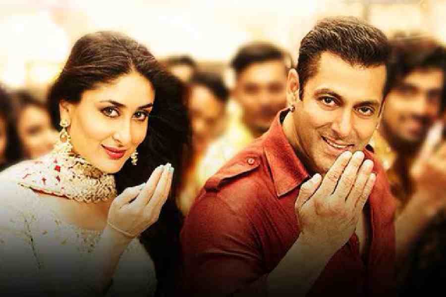 আজ কি পার্টি: ইদ হোক বা দীপাবলি, সলমন খান-করিনা কপূর অভিনীত এই গানটি যেন সব উৎসবের সঙ্গেই মানানসই! এই দীপাবলিতে বন্ধু-পরিজনদের বলতেই পারেন, “আজ কি পার্টি মেরি তরফ সে!”