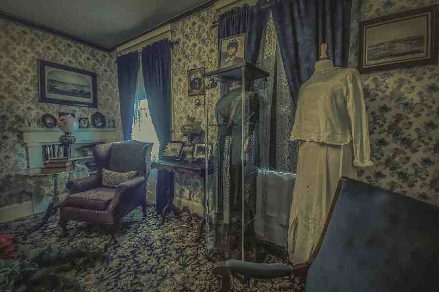 আমেরিকার ম্যাসাচুসেটস এলাকা এক সময়ে আতঙ্কে ডুবে গিয়েছিল বোর্ডেন দম্পতির হত্যাকাণ্ডের খবরে। তখন ১৮৯২ সাল। নৃশংস ভাবে খুন হন অ্যান্ড্রু বোর্ডেন এবং তাঁর দ্বিতীয় স্ত্রী অ্যাবিগেল।