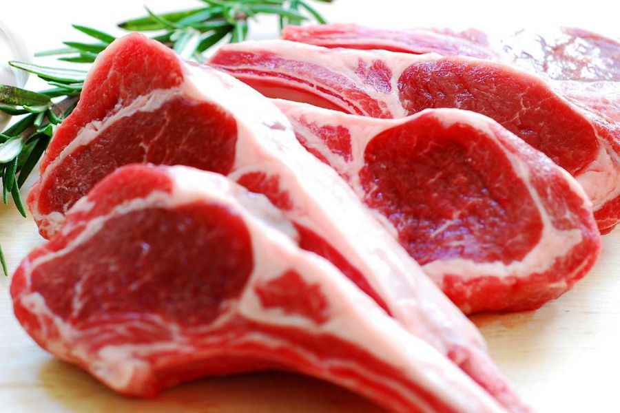 কিন্তু আজ থেকে বহু বছর আগে ব্যাপারটা এ রকম ছিল না। যখন-তখন মাংস খাওয়া যেত না। 