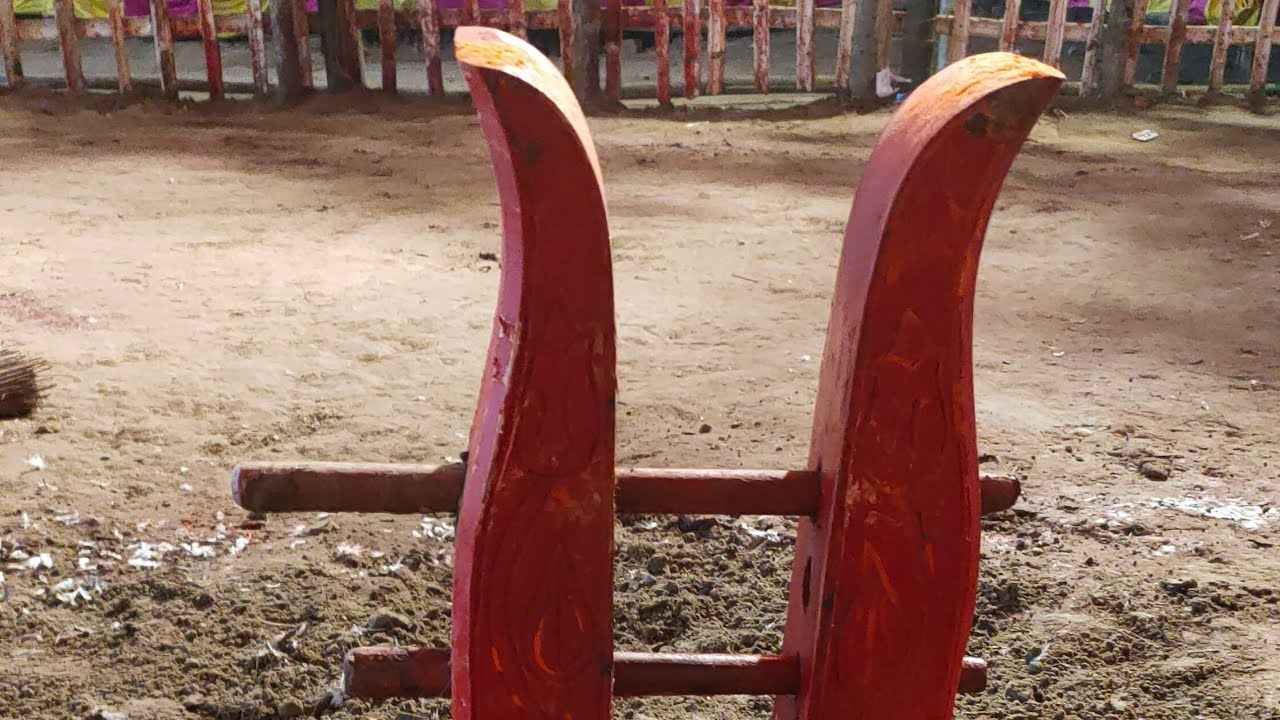 অষ্টাদশ শতাব্দীর বাংলায়, দেবতার কাছে উৎসর্গ করা প্রাণী না হলে হিন্দুরা সেই মাংস গ্রহণ করত না। 