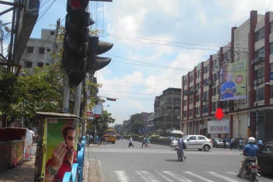 বৌবাজার, চিৎপুর এলাকায় এখনও এই কসাই কালীর দেখা মেলে। একবার ঘুরে আসতেই পারেন সেইসব দোকানগুলি থেকে। 