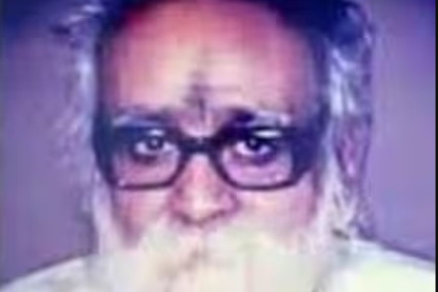 গোপাল পাঁঠার মীট শপ। ঠিকানা: গাঁজা পার্ক, ভবানীপুর। 