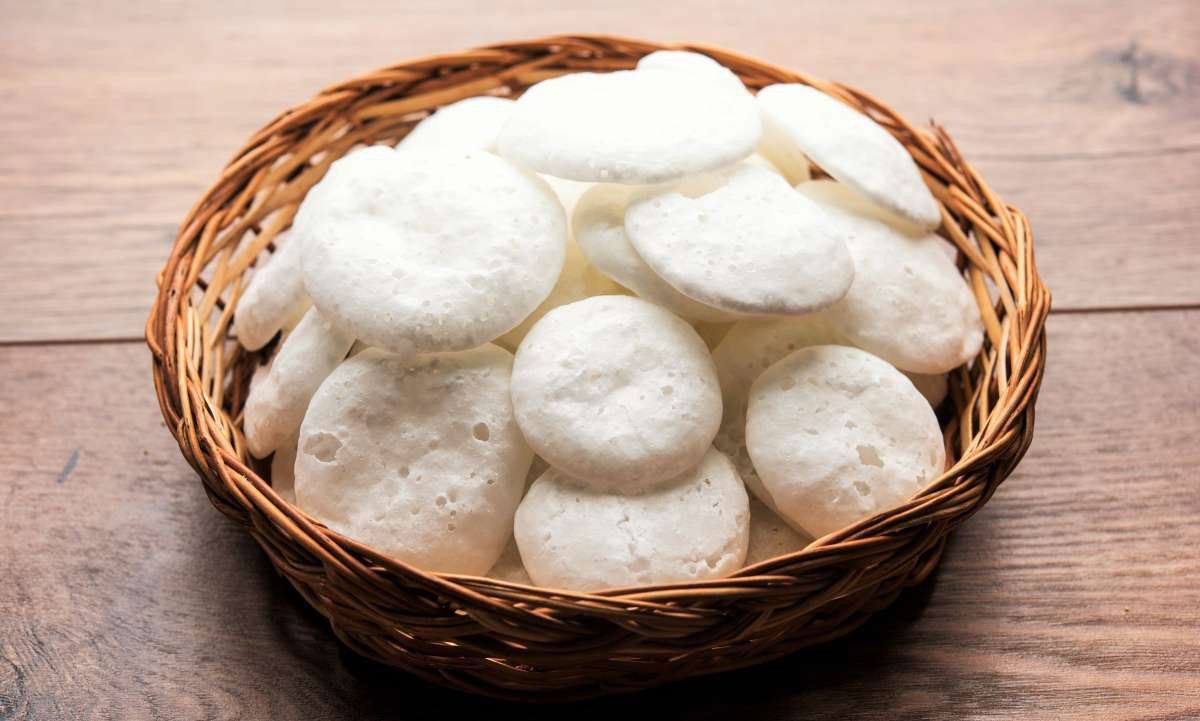 বাতাসা: সাদা বাতাসা দেবী লক্ষ্মীর খুব একটি প্রিয় মিষ্টি। তাই পুজোর সময়ে মিষ্টির তালিকায় অবশ্যই বাতাসা রাখতে হবে। 