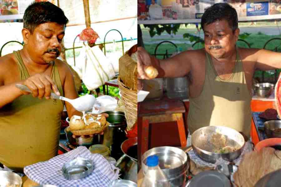 সামনেই দীপাবলি। যদি কলকাতার আশেপাশে থাকেন, হরেকরকম ফুচকা চেখে দেখতে গেলে আসতেই পারেন বিবেকানন্দ পার্ক (সাদার্ন অ্যাভিনিউ)-এর কাছে। পেয়ে যাবেন বিখ্যাত দিলীপদার ফুচকার দোকানের খোঁজ। যার পোশাকি নাম ‘মহারাজা চাট সেন্টার’। এই প্রতিবেদনটি ‘আনন্দ উৎসব’ ফিচারের একটি অংশ।