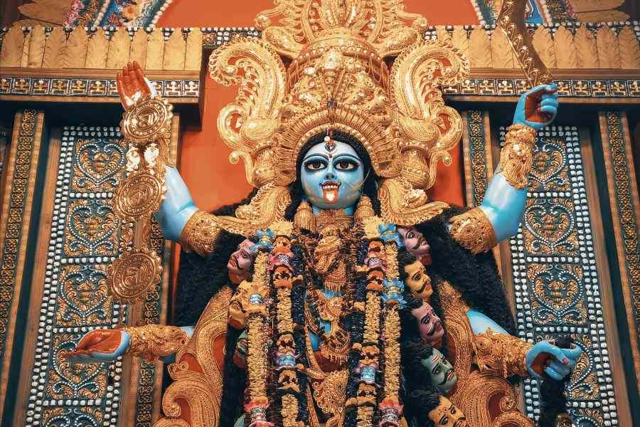 ব্যায়াম সমিতির থিম ‘নদীমাতৃক সভ্যতা’। ঠিকানা: বারাসত স্টেশন থেকে ১ কিমি। 