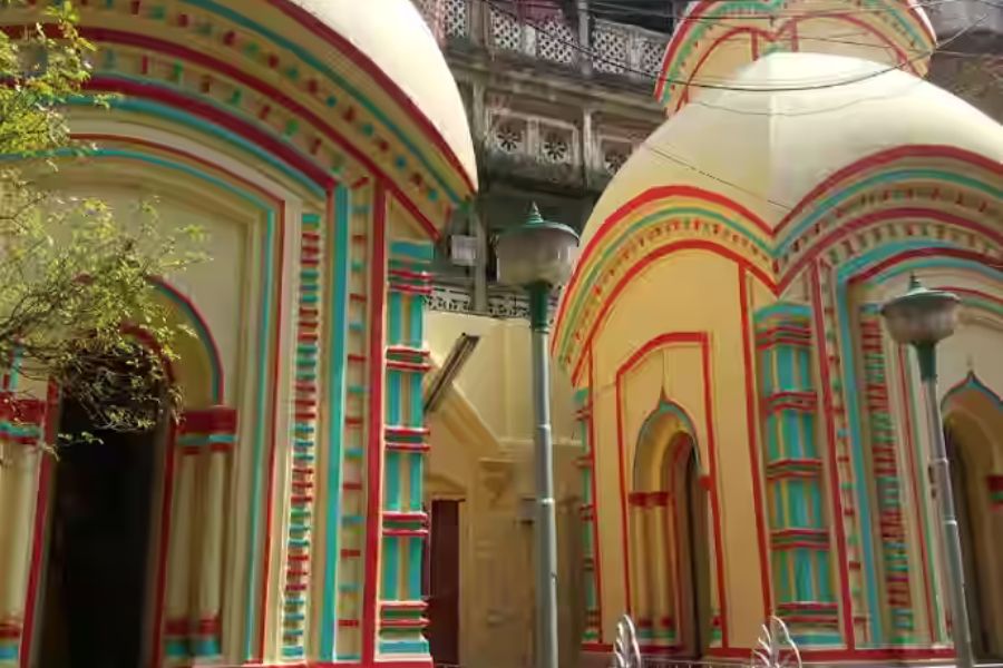 বাংলায় ছড়িয়েছিটিয়ে রয়েছে অসংখ্য শিবমন্দির, যা গুনে শেষ করা বেশ কঠিন কাজ!