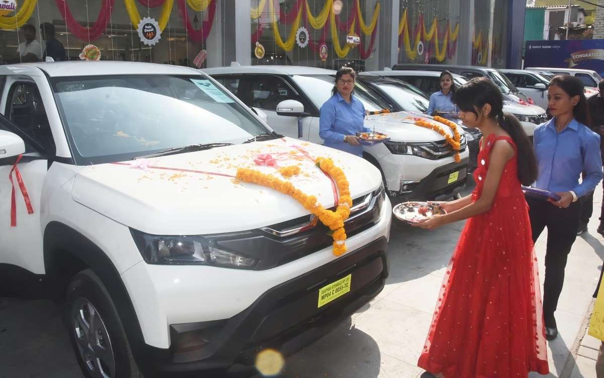 তা ছাড়াও ধনতেরসের দিন সবচেয়ে ভাল সময় রয়েছে ২৯ অক্টোবর বিকেল ৪টে ১৩ মিনিট থেকে ৫টা ৩৬ মিনিট পর্যন্ত।