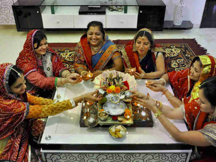 আবার সর্বোত্তম মুহূর্ত বলা হচ্ছে, বিকেল ৫টা ৩৬ মিনিট থেকে সন্ধ্যা ৭ টা ১৪ মিনিট পর্যন্ত।