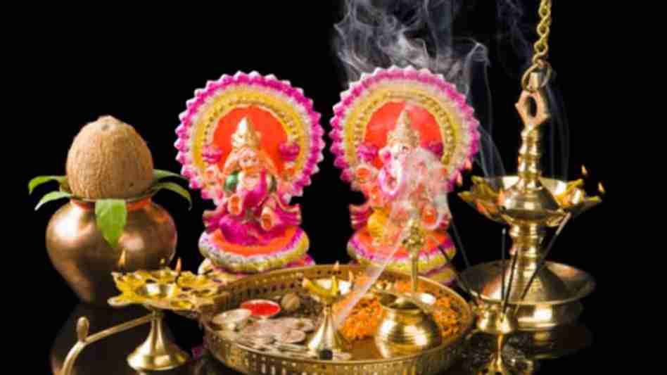 এই বছর ধনতেরসে গাড়ি কেনার শুভ সময় ৩০ অক্টোবর সকাল ৬টা ৩২ মিনিট থেকে দুপুর ১টা ১৫ মিনিট পর্যন্ত। এই প্রতিবেদনটি ‘আনন্দ উৎসব’ ফিচারের একটি অংশ।