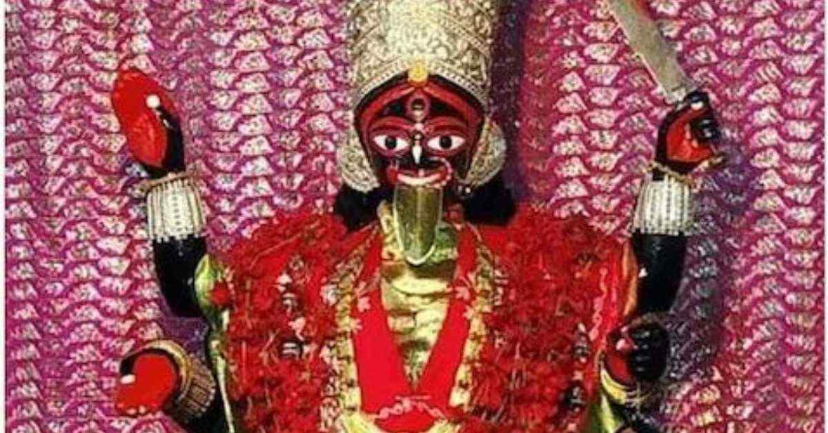 মাজদিয়ার ডাকাতকালী-  এই পুজোর সঙ্গে জড়িয়ে আছে ইতিহাস, আছে একাধিক পৌরাণিক কাহিনি। এখানে দেবী রক্ষাকালীর পুজো হয় শাক্ত মতে। এখনও নাকি বলিপ্রথার প্রচলন আছে এখানে। 