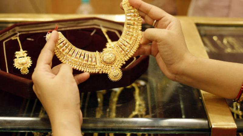 এমনকি, বাজারে সোনা বা রুপোর দাম কত চলছে, সে সম্বন্ধেও সঠিক তথ্য জেনে নেওয়া প্রয়োজন। 