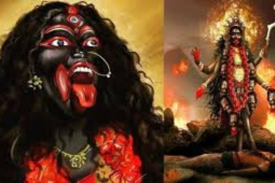 রক্তবর্ণ ঠোঁট, তার সঙ্গে বেরিয়ে আছে লাল জিভ- ঘরের মেয়ে কালীর এই বিধ্বংসী রূপকেই শ্যামাপুজোয় আরাধনা করা হয়।