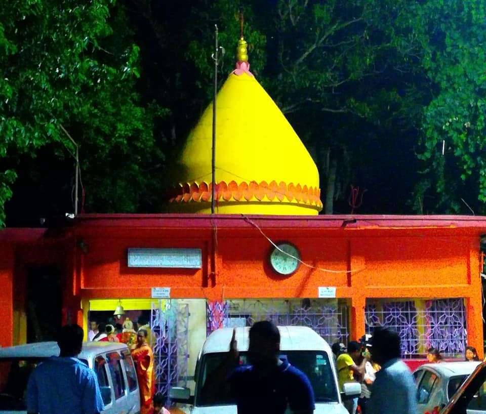 তার পর থেকেই এখানে ছাগবলির প্রথা শুরু। এই মন্দিরে প্রতিদিন নিত্যপুজোর আয়োজন করা হয়।  বিশেষত কালীপুজোর দিন এই মন্দির জুড়ে অগণিত ভক্তের ভিড় জমে। 