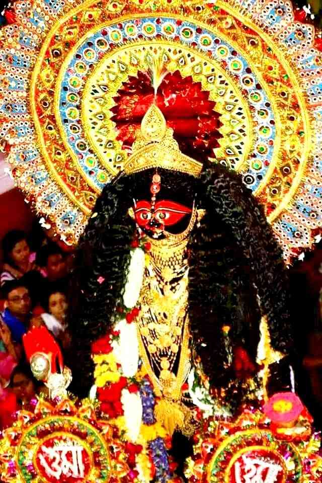 কথিত, যে জায়গায় এখন এই কালীপুজো হয়, বহু বছর আগে তা জল-জঙ্গলে ভর্তি ছিল এবং সেখানেই একটি বড় গাছে ছিল শকুনের বাসা। মনে করা হয়, সেই থেকেই এই কালীর নামকরণ করা হয় শকুনতলা।