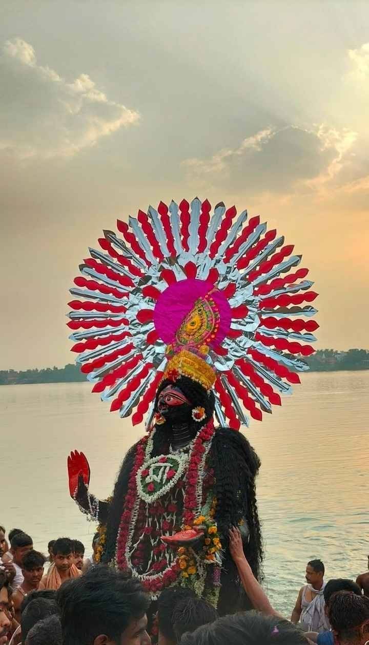 প্রতিবছর বাৎসরিক পুজোর সময়ে সন্ধ্যা ৬টা ৩০ থেকে ৭টা ৩০-এর মধ্যেই দেবীকে মন্দির প্রাঙ্গণে কাঁধে করে নিয়ে যান স্থানীয় মানুষেরা।