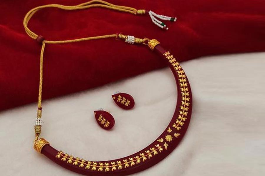পকেটসই দামে পলার গয়নাতেই হয়ে উঠুন অনন্যা।