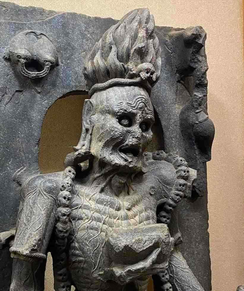 গবেষণায় উঠে এসেছে, এই মূর্তিটি একটিমাত্র পাথর কেটেই তৈরি করা হয়েছিল। এতটাই নিখুঁত এই মূর্তির কাজ যে, শিরা উপশিরা সমস্তই বোঝা যায় তার মধ্যে।  