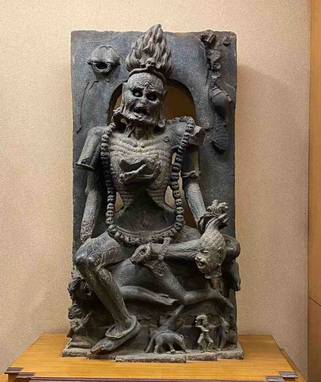 এই মূর্তিটিকে ওড়িশার জাজপুরের ধর্মশালা অঞ্চল থেকে উদ্ধার করা হয়েছিল। এই ভয়ঙ্কর দেবীমূর্তিকে অনেকে জীবন্ত মূর্তি বলে দাবি করেন।  এই প্রতিবেদনটি ‘আনন্দ উৎসব’ ফিচারের একটি অংশ 