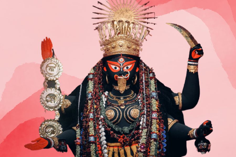 অক্টোবরের শেষ দিনে কালীপুজো। ইতিমধ্যেই হাওয়ায় হালকা হিমেল পরশ। বঙ্গদেশে আসলে হেমন্ত বেশ ক্ষণস্থায়ী। 