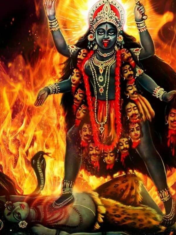 শ্রীকালী: দেবী দুর্গা অথবা পার্বতীর বিশেষ রূপ।  দারুক নামে অসুরকে বধ করেছিলেন এই দেবী। মহাদেবের কণ্ঠে ঢুকে বিষ ধারণ করেছিলেন তিনি।