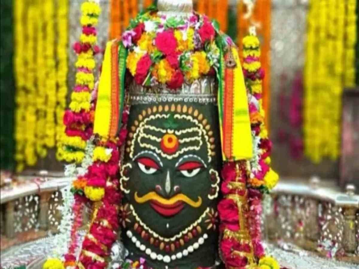 কিন্তু, মূর্তিটি বিস্ময়কর বোধ হয় তাঁর। এরপর থেকেই স্বপ্নে এই মূর্তি প্রায়ই দেখতে পান তিনি। শেষ পর্যন্ত তিনি মন্দির প্রতিষ্ঠা করে এই মূর্তির পূজা শুরু করেন। 