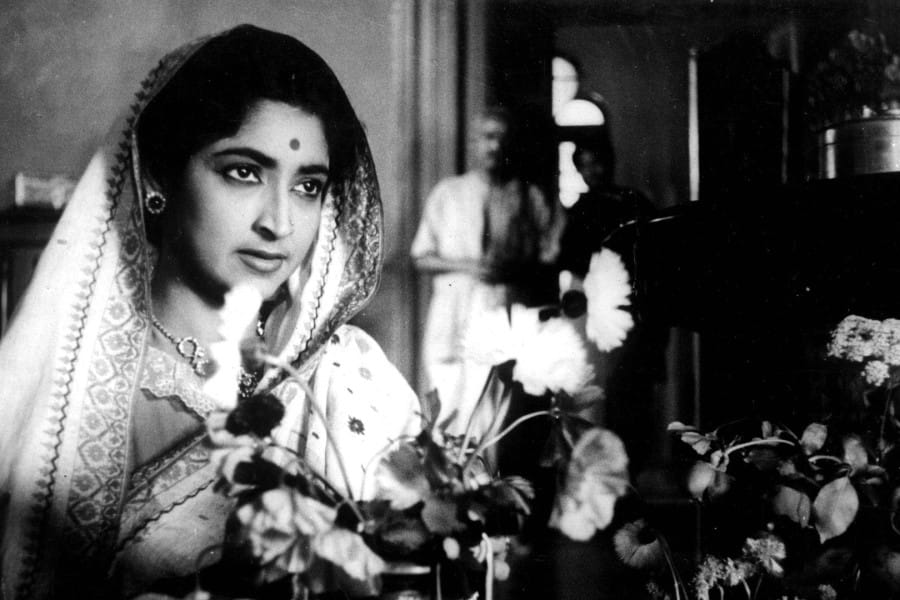 মণিমালিকার মৃত্যু এবং শেষ উপহারের জন্য তার ফিরে আসা, ভৌতিক ঘটনা– সব মিলিয়ে ১৯৬১ সালে মুক্তিপ্রাপ্ত এই ছবি রাতের ঘুম কাড়তে বাধ্য। 