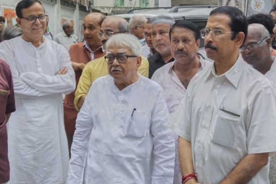 Congress & Left Front leaders assemble to pay last respects to Sairani