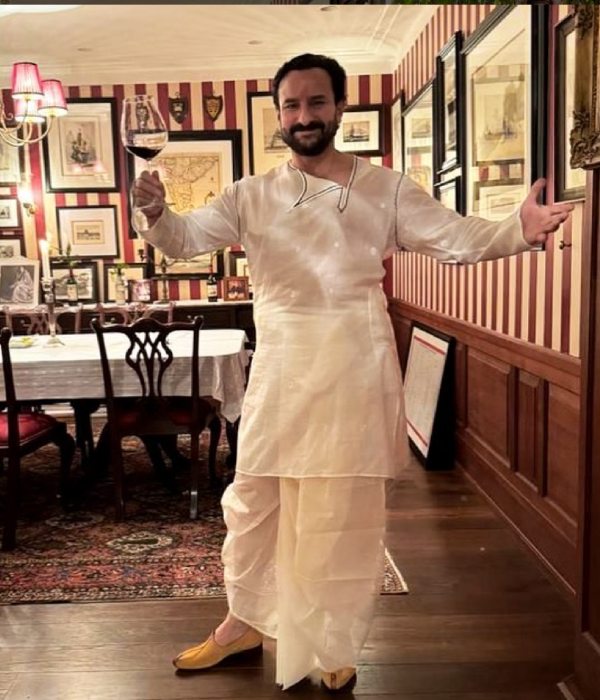 সইফ আলি খানও দীপাবলিতে বেছে নিয়েছেন অভিষেকের নকশা করা ধুতি-পাঞ্জাবি। 