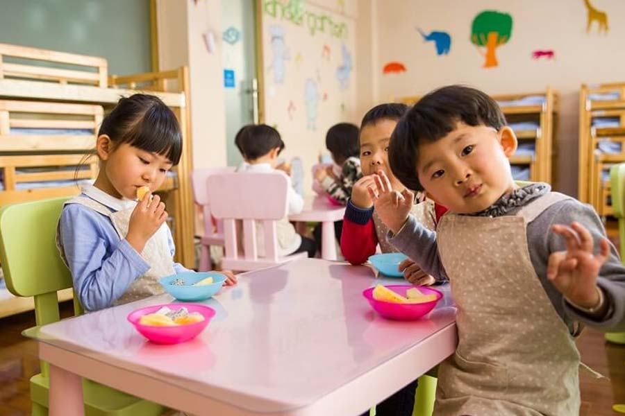 Thousands of famed kindergartens have been closed in china