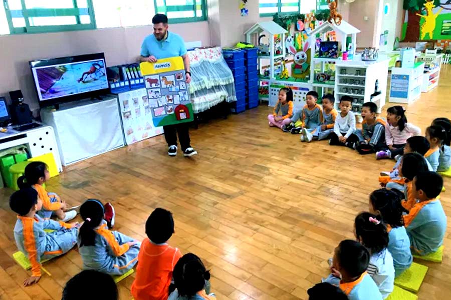 Thousands of famed kindergartens have been closed in china