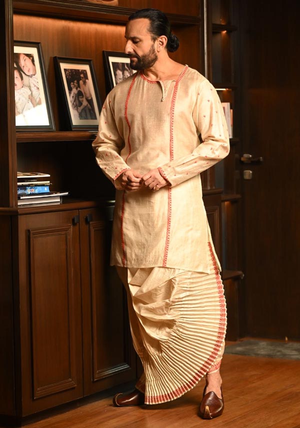 বাঙালি সাজে নবাবপুত্র।