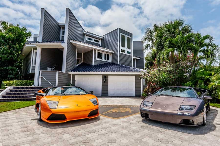 Real estate developer offers luxury Villa Comes with a free Lamborghini