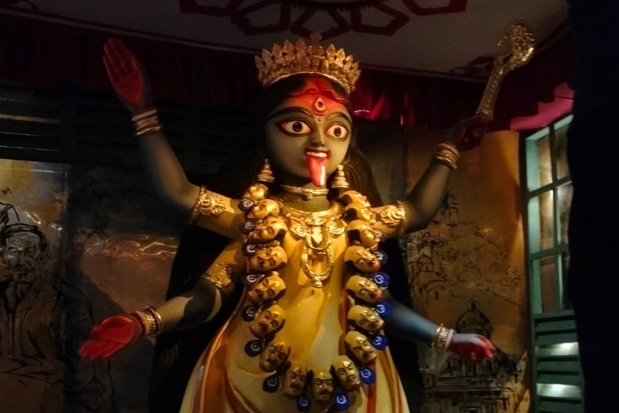 বিজয়গড় ৬ পল্লী। থিম: ইতিকথা