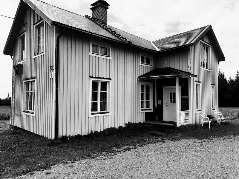 ক্রমে ক্রমে আর বাড়িটির ত্রিসীমানায় আসতেন না কেউ। রাতের দিকে তো একেবারেই নয়। কারণ তখন নাকি মোটেই নিরাপদ থাকে না সুইডেনের এই বাড়িটা।