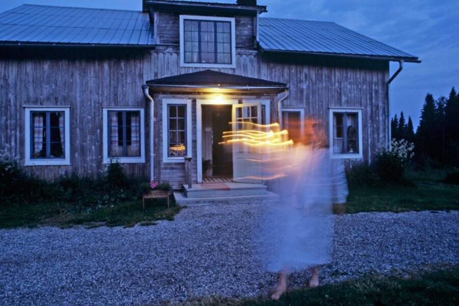 তবে এত কিছুর পরেও এখানে রাত্রিবাস করতে নাকি চান না কেউই। হাল আমলেও যাঁরা সেই সাহস দেখাতে গিয়েছেন, তাঁরাই নাকি কোনও না কোনও সমস্যায় পড়েছেন।