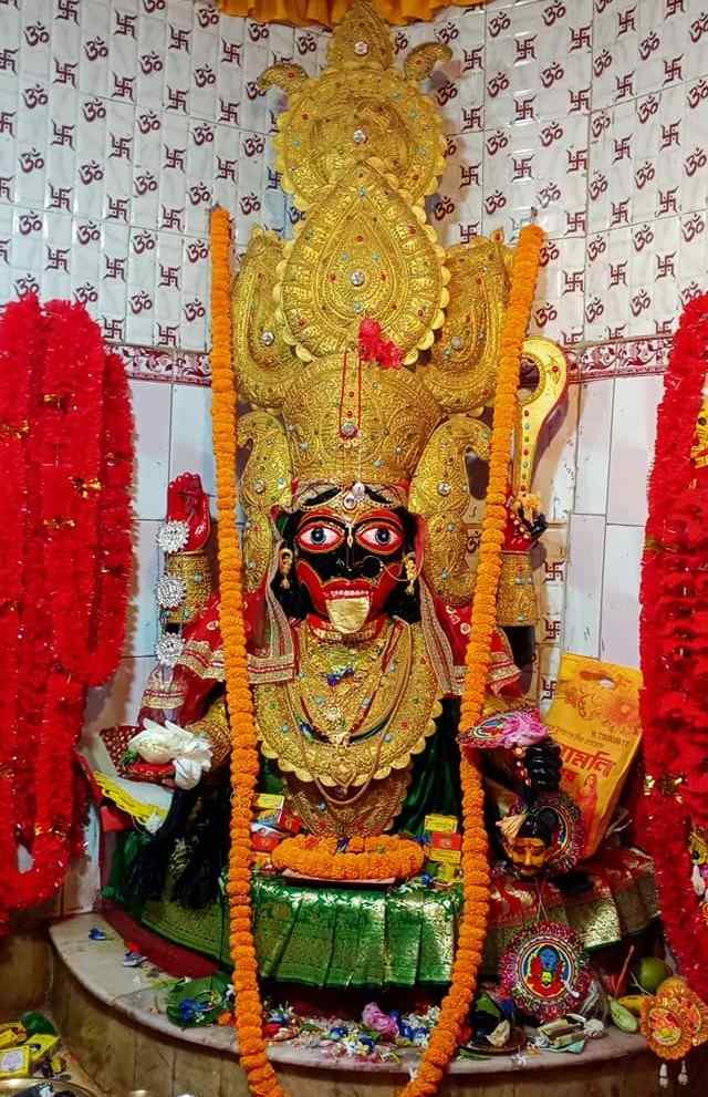 পুরন্দরপুরের এই বেহিরা কালীমন্দির সম্পর্কে নানা মুনির নানা মত। কথিত, কয়েক শতাব্দী আগে অষ্টাবক্র মুনি দেবী অন্নপূর্ণাকে সঙ্গে নিয়ে কাশী থেকে বক্রেশ্বরের দিকে যাচ্ছিলেন বক্রেশ্বর নদী পথে। তাঁর উদ্দেশ্য ছিল বক্রেশ্বরে গিয়েই দেবীকে প্রতিষ্ঠিত করা।