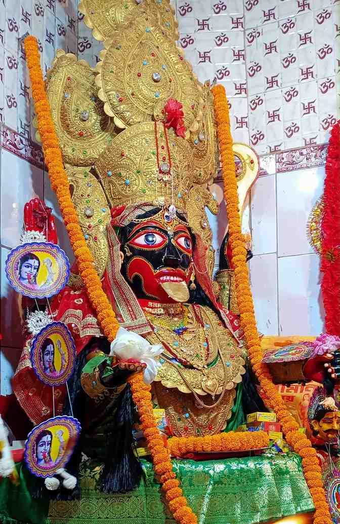 ভরদ্বাজ মুনি এবং অষ্টাবক্র মুনির হাতে এখানে মহাদেবের দু’টি মন্দির তৈরি হয়েছে। রয়েছে দু’টি শিবলিঙ্গ। মন্দিরের পিছনে রয়েছে সেই ঐতিহ্যবাহী নিমগাছটি।