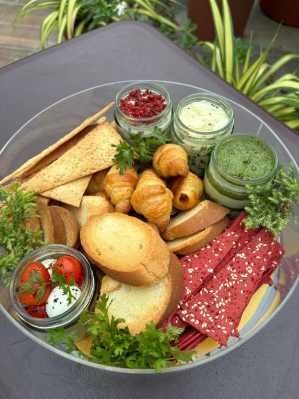 ছবি: অ্যাম্ব্রশিয়া।