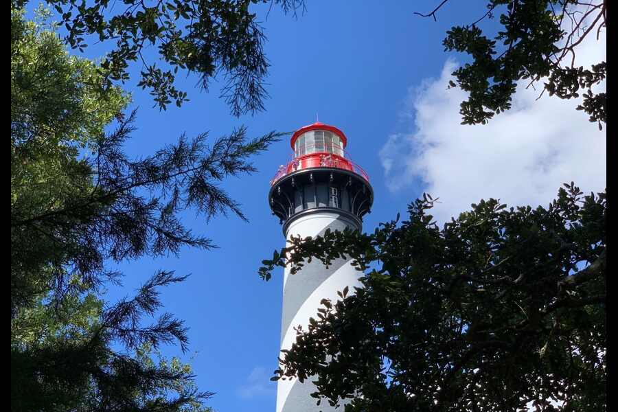 ১৮৭৪ সাল থেকেই এটি বহু নাবিককে পথ দেখিয়ে আসছে। নিরাপদে বহু জাহাজ বন্দরে আসতে পেরেছে তার কারণ এই লাইটহাউজটি। কিন্তু শুধু নাকি জাহাজই নয়...