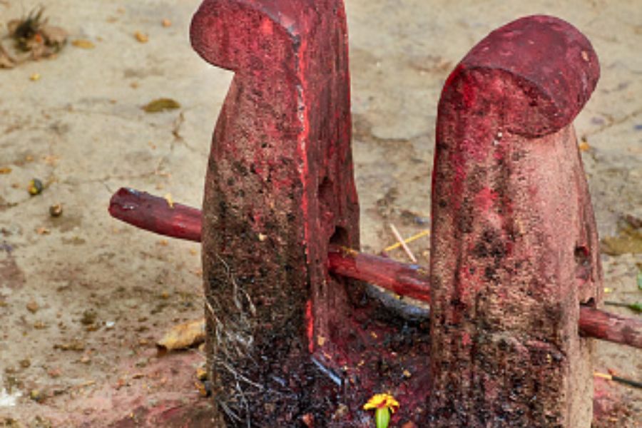 কিন্তু এই প্রেমকাহিনি জেনে যান রাজা তেজচাঁদ। রেগে গিয়ে আদেশ দেন, বিদ্যা ও সুন্দর দু’জনকেই বলি দেওয়া হবে। 