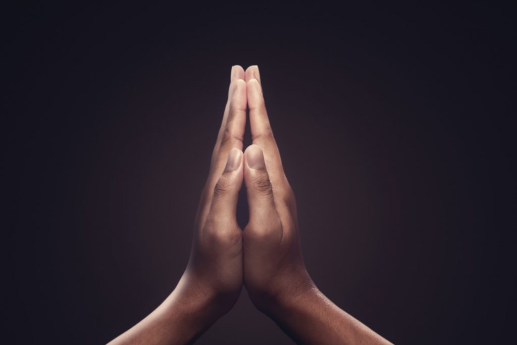 বিদ্যা ও সুন্দর দু’জনেই কাপালিকের কাছে অনুরোধ করেন, এক বার শেষ বারের মতো মাকে প্রণাম করতে দেওয়া হোক। কাপালিক রাজি হলে দু’জনে দেবীর সামনে মাথা ঠেকিয়ে প্রণাম করেন। 