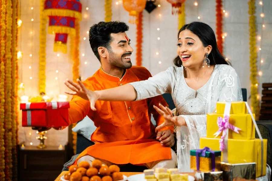 Gifts to give your siblings on bhaidooj according to their zodiac signs