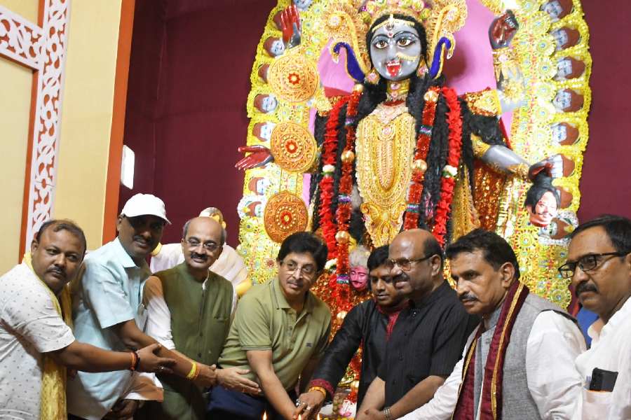 Governor inaugurates kali puja, hails victory of good over hail