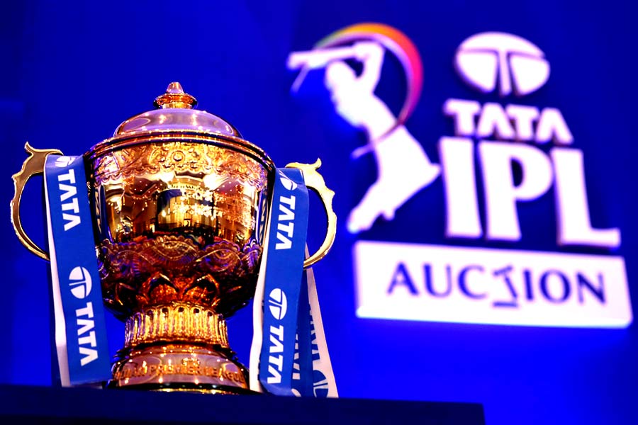 picture of IPL trophy