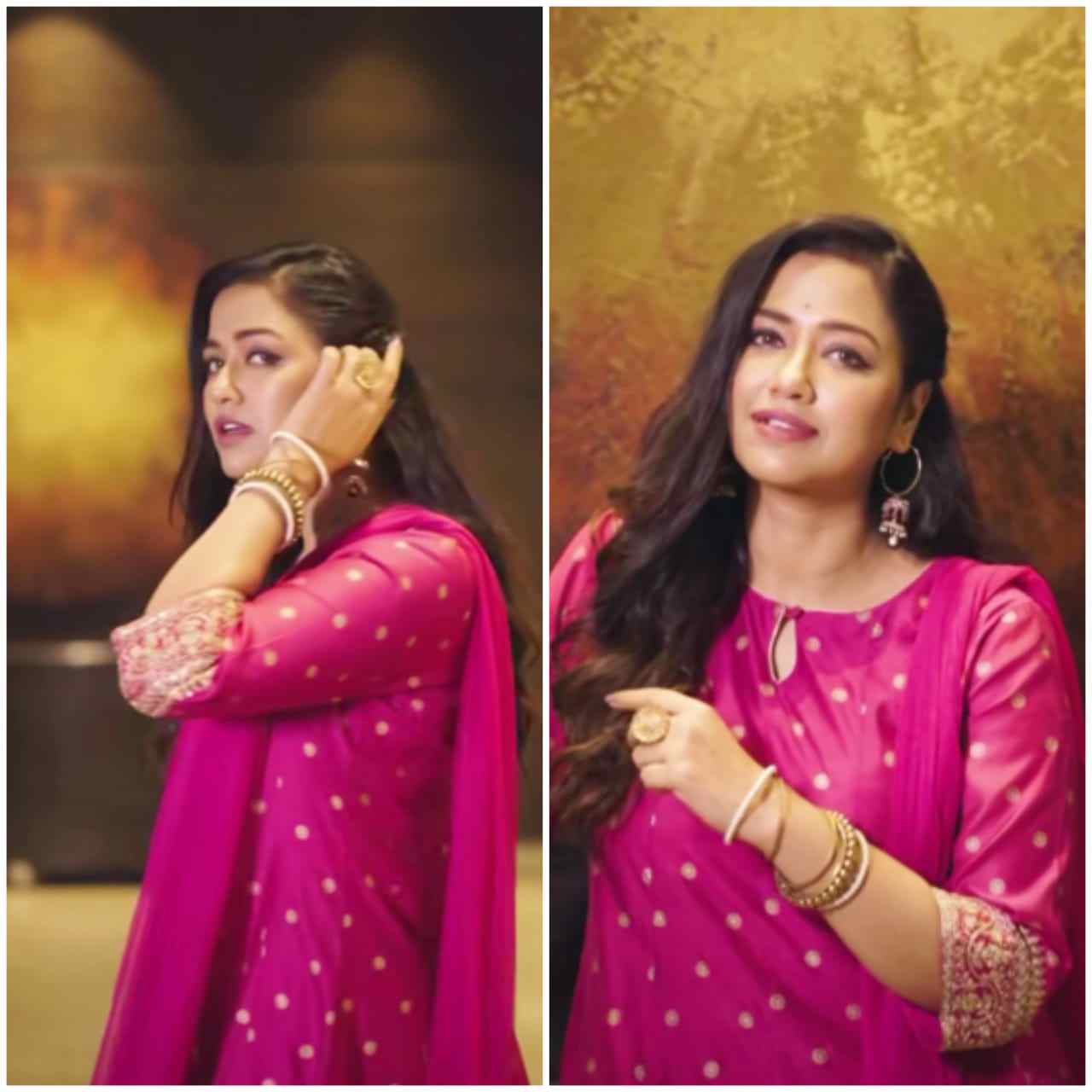 গোলাপি অনারকলিতে সেজে উঠলেন সোহিনী সরকার। খোলা চুলেই তাক লাগালেন পর্দার ‘সত্যবতী’। 