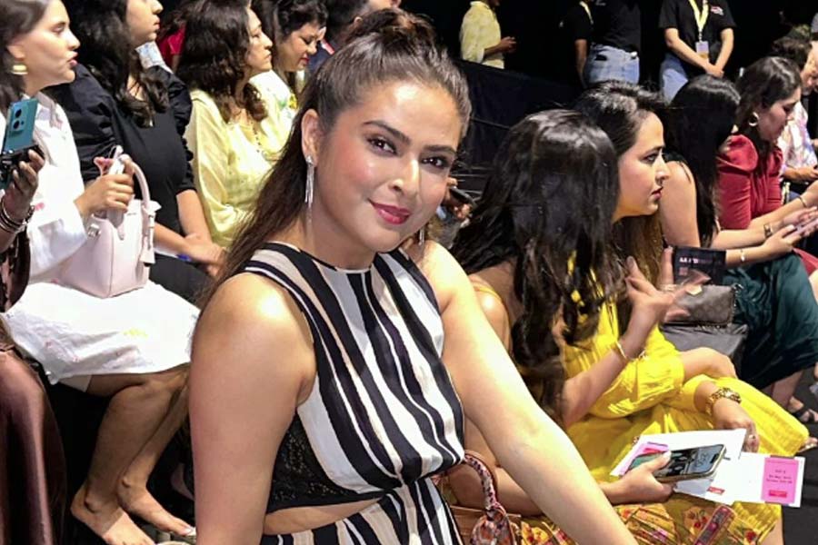 Meet bollywood actress Madhurima Tuli, know about her career and relationship